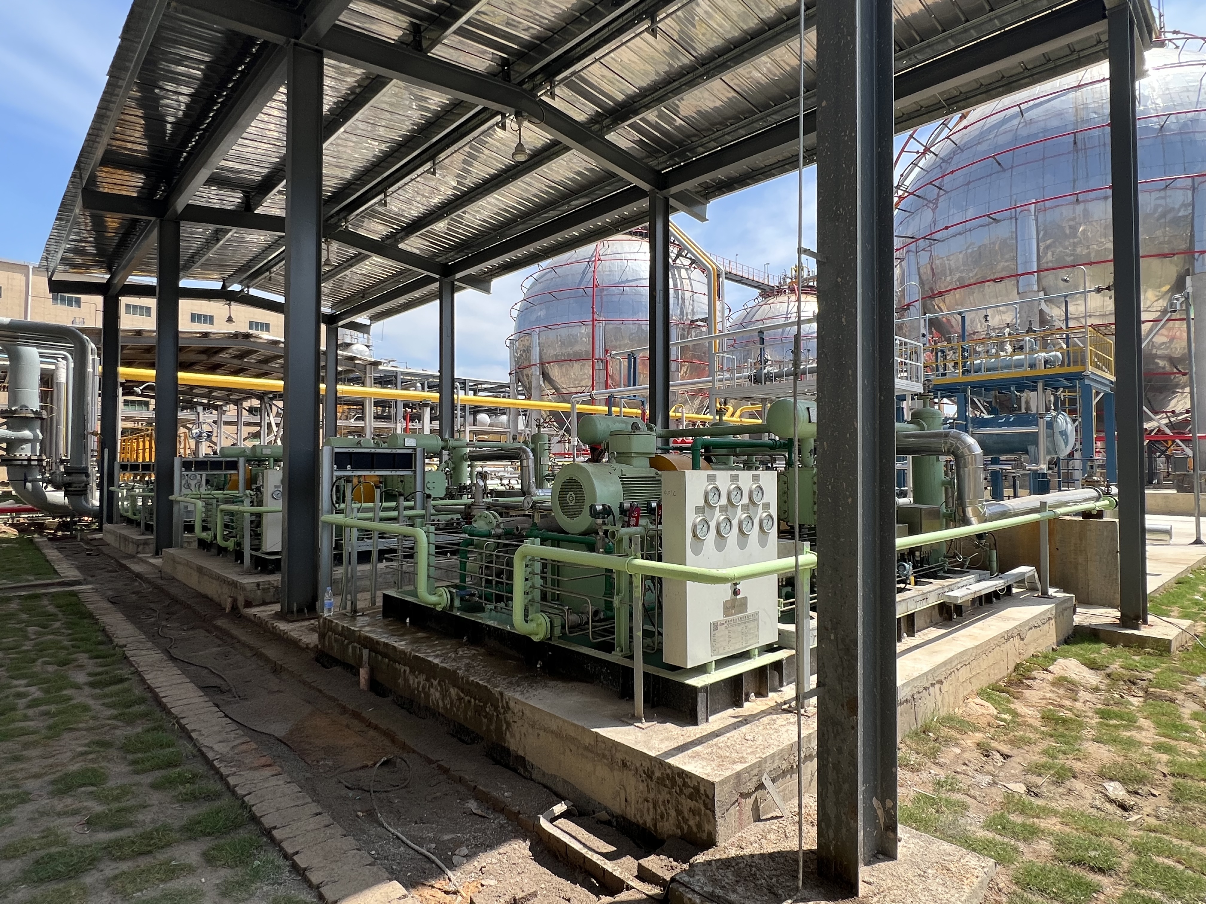 Unloading compressor